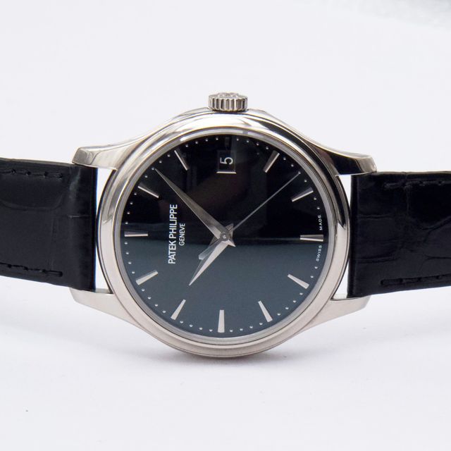 Patek Philippe Calatrava 5227G-010 Image 3